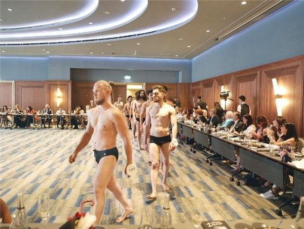 Erkek adaylar diz üstü çöktürülerek yere oturtuldu! Sosyal medya yıkıldı! İşte 34. Best Model Türkiye 2021 yarışmasındaki o görüntülerle ilgili ilk açıklama - Sayfa 10