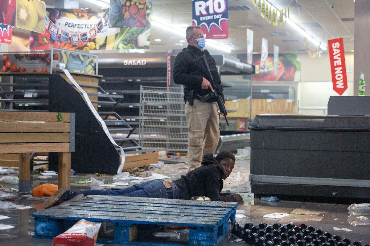 Güney Afrika'da kaos büyüyor: Ölü sayısı 100'e dayandı! ATM'ler ve mağazalar yağmalandı - Sayfa 12