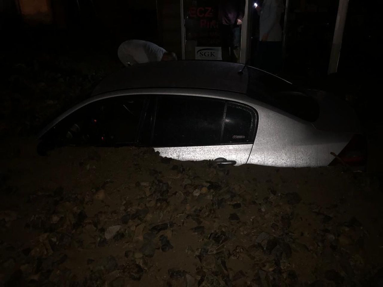 Rize'de gök yarıldı! Dereler taştı, heyelanlar oluştu, yollar kapandı - Sayfa 20