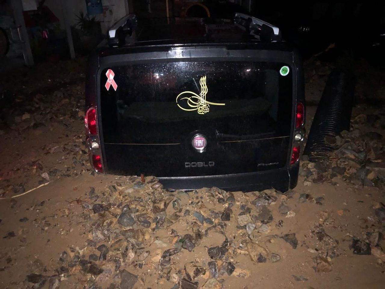 Rize'de gök yarıldı! Dereler taştı, heyelanlar oluştu, yollar kapandı - Sayfa 21