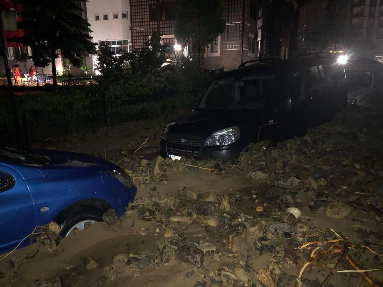 Rize'de gök yarıldı! Dereler taştı, heyelanlar oluştu, yollar kapandı - Sayfa 23