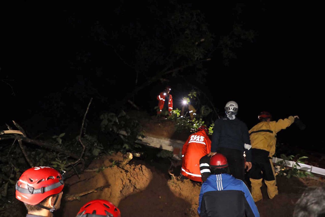 Rize'de gök yarıldı! Dereler taştı, heyelanlar oluştu, yollar kapandı - Sayfa 26