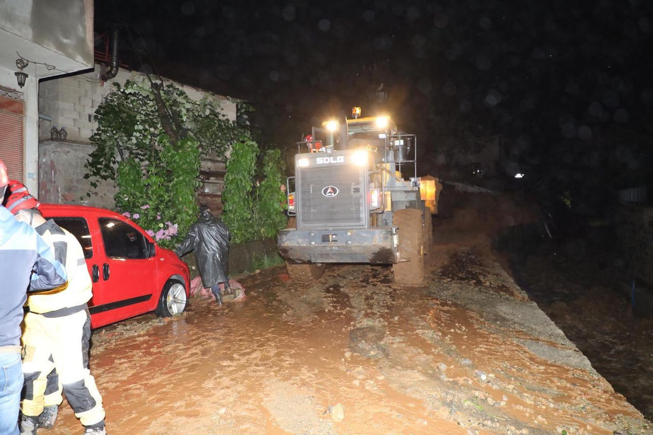 Rize'de gök yarıldı! Dereler taştı, heyelanlar oluştu, yollar kapandı - Sayfa 34