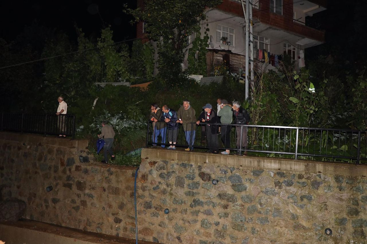 Rize'de gök yarıldı! Dereler taştı, heyelanlar oluştu, yollar kapandı - Sayfa 48