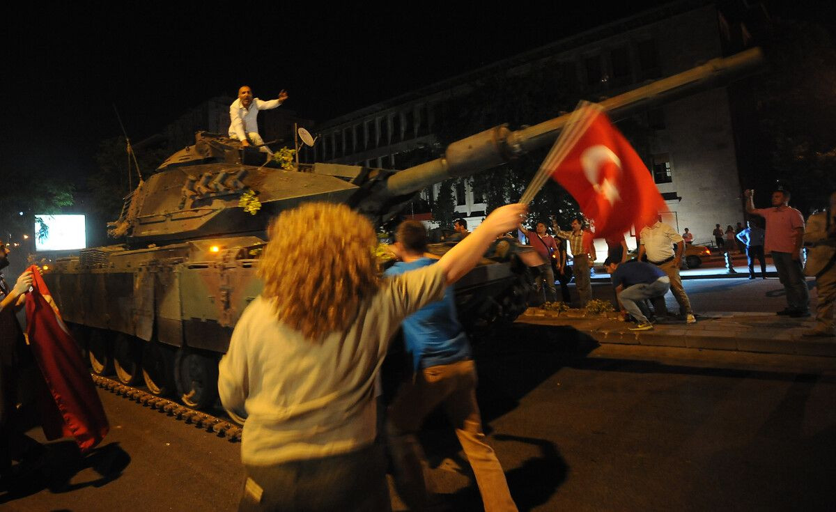 5'inci yıldönümünde ünlü isimlerden 15 Temmuz paylaşımları - Sayfa 28