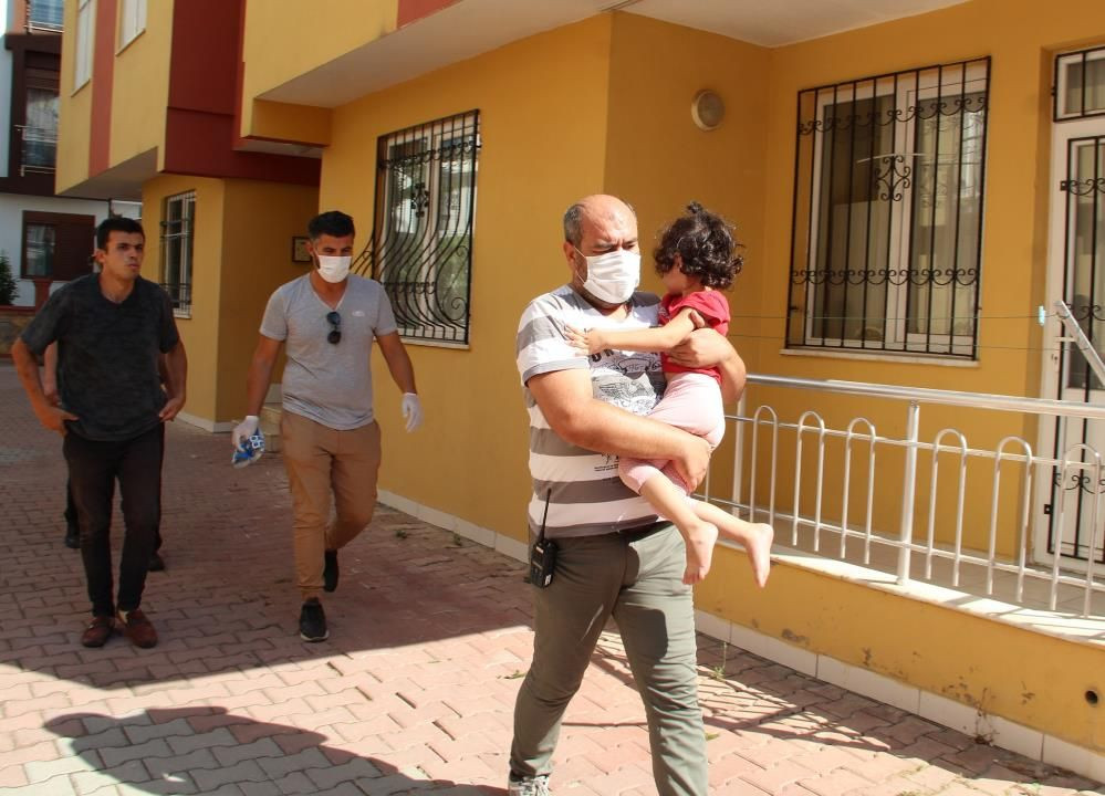 Anne evi terk etti! 4 çocuk açlıktan baygın halde bulundu! '5 yaşındaki çocuğu bile mamayla besliyordu' - Sayfa 13