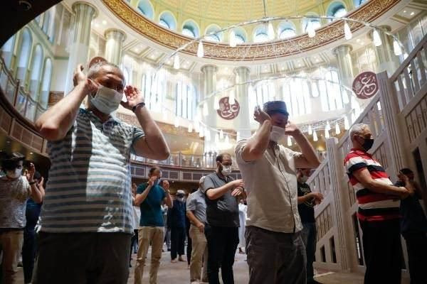 Cumhurbaşkanı Erdoğan'ın katılımıyla açılan Taksim Camii'nde ilk bayram namazı kılındı - Sayfa 12