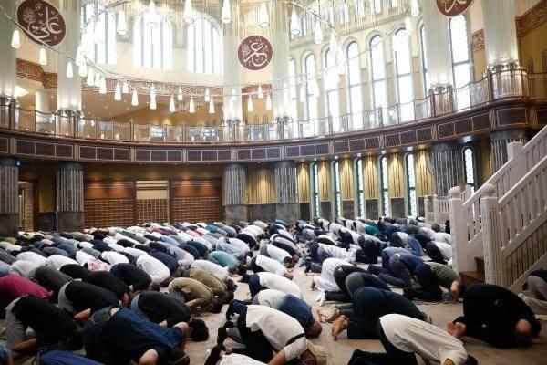Cumhurbaşkanı Erdoğan'ın katılımıyla açılan Taksim Camii'nde ilk bayram namazı kılındı - Sayfa 10