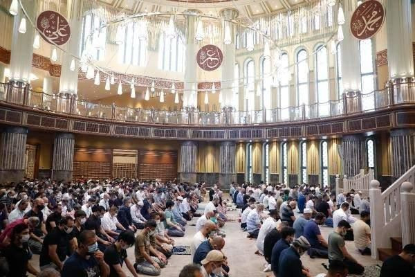 Cumhurbaşkanı Erdoğan'ın katılımıyla açılan Taksim Camii'nde ilk bayram namazı kılındı - Sayfa 13