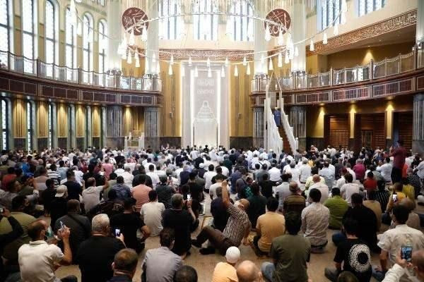 Cumhurbaşkanı Erdoğan'ın katılımıyla açılan Taksim Camii'nde ilk bayram namazı kılındı - Sayfa 6