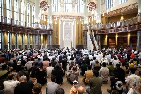 Cumhurbaşkanı Erdoğan'ın katılımıyla açılan Taksim Camii'nde ilk bayram namazı kılındı - Sayfa 14