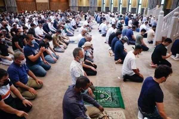 Cumhurbaşkanı Erdoğan'ın katılımıyla açılan Taksim Camii'nde ilk bayram namazı kılındı - Sayfa 9