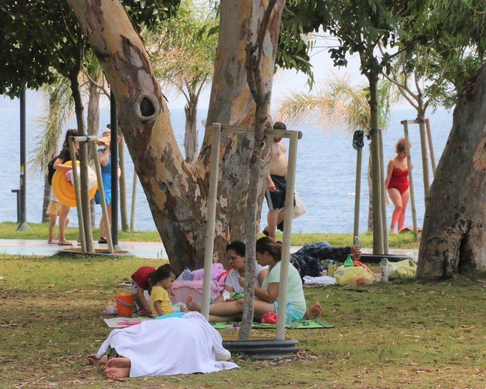 Dünyaca ünlü Konyaaltı Sahili'nde adım atacak yer kalmadı - Sayfa 5