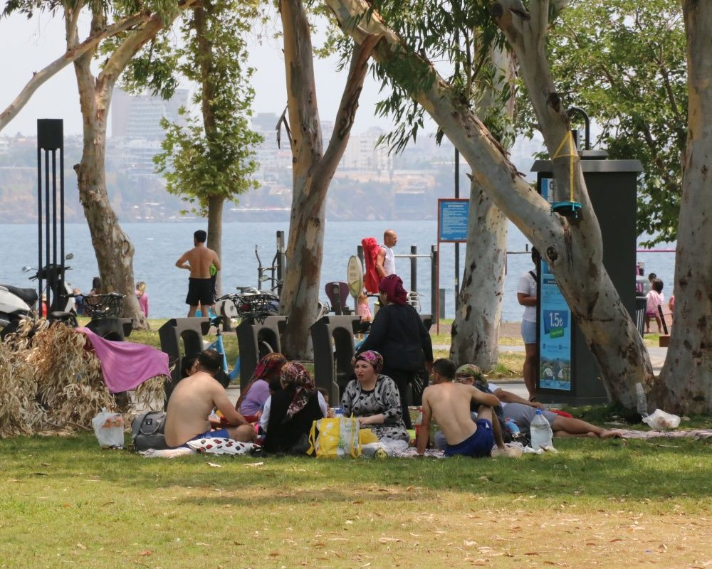 Dünyaca ünlü Konyaaltı Sahili'nde adım atacak yer kalmadı - Sayfa 6