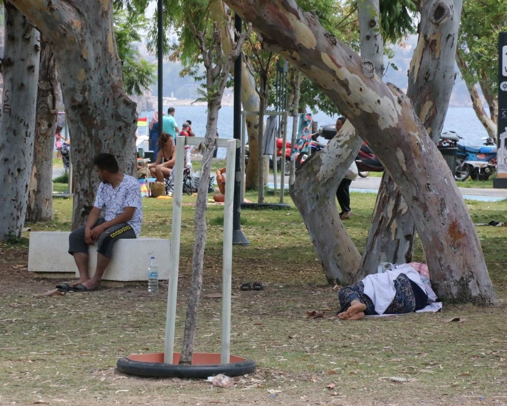 Dünyaca ünlü Konyaaltı Sahili'nde adım atacak yer kalmadı - Sayfa 8