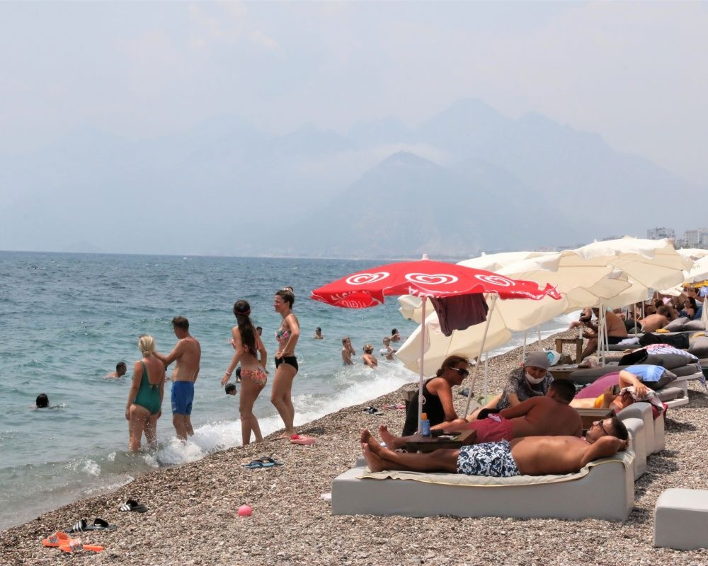 Dünyaca ünlü Konyaaltı Sahili'nde adım atacak yer kalmadı - Sayfa 11