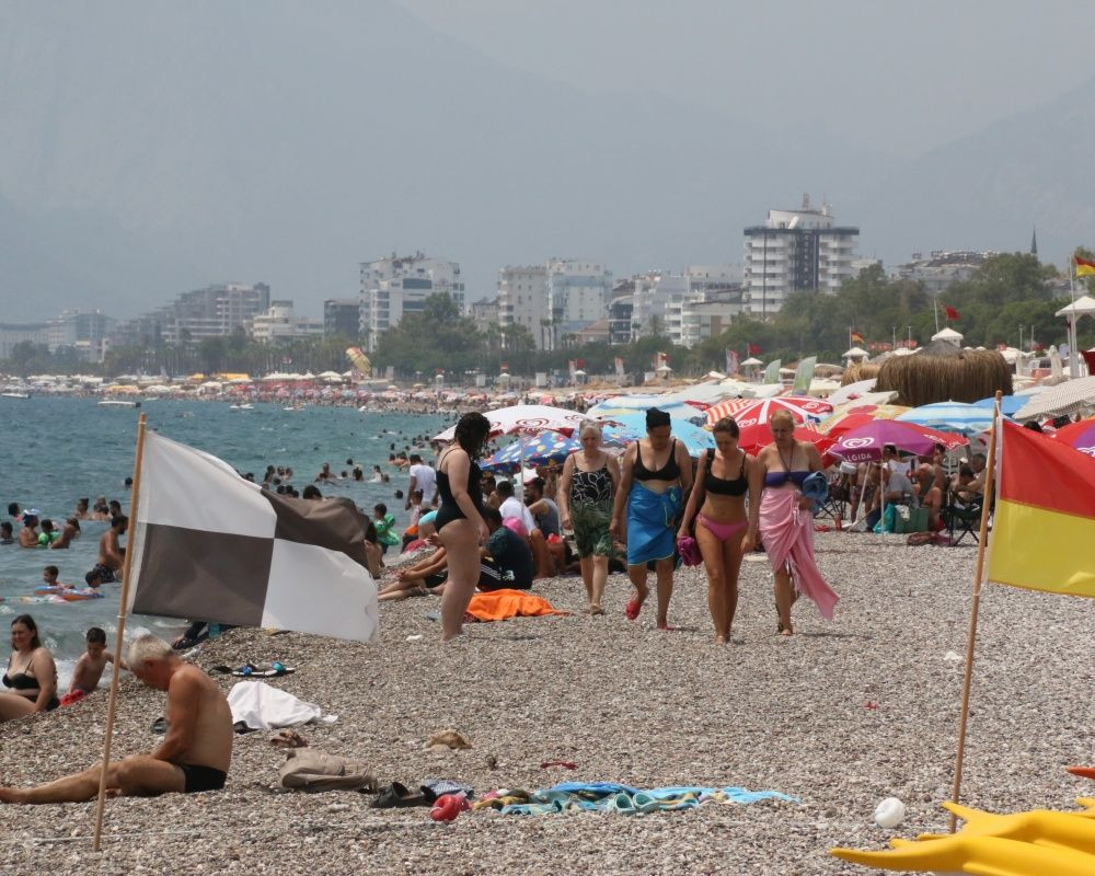 Dünyaca ünlü Konyaaltı Sahili'nde adım atacak yer kalmadı - Sayfa 9