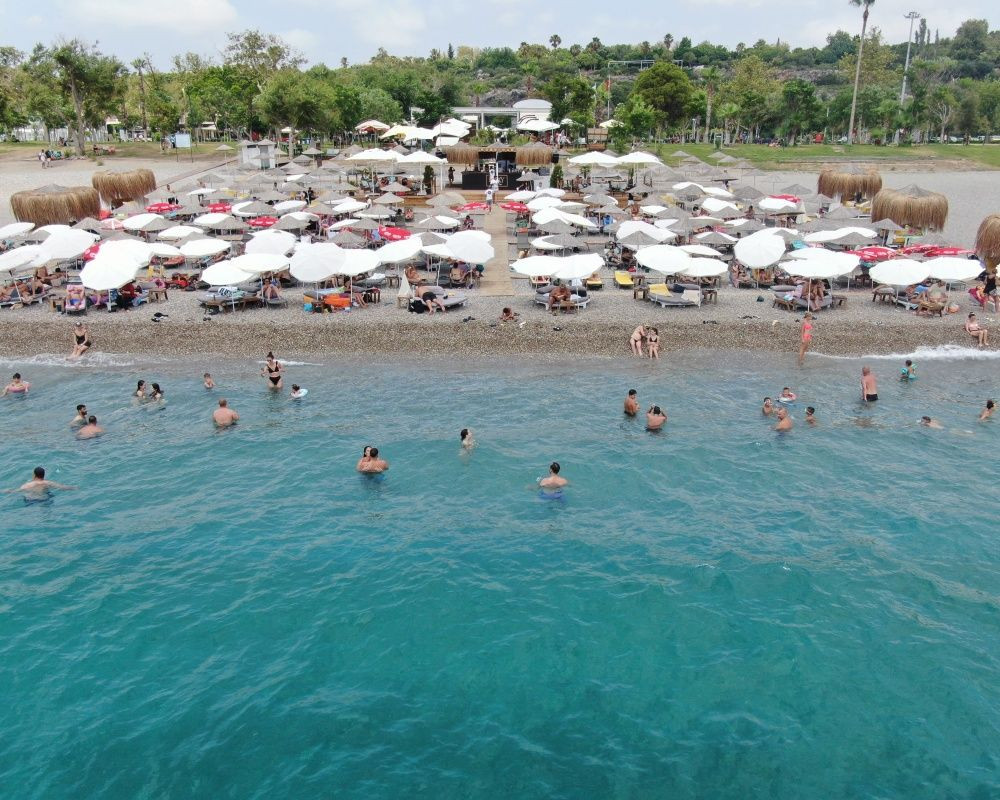 Dünyaca ünlü Konyaaltı Sahili'nde adım atacak yer kalmadı - Sayfa 10