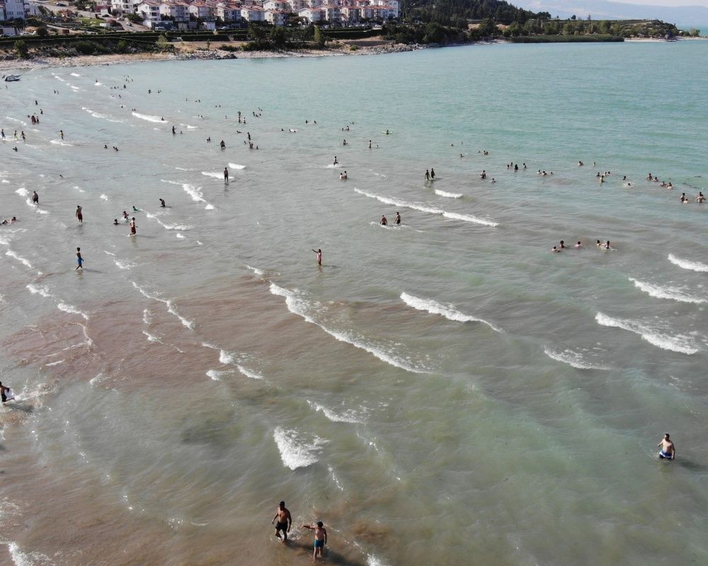 Isparta'nın yedi renkli Eğirdir Gölü’ne vatandaşlar akın etti - Sayfa 6