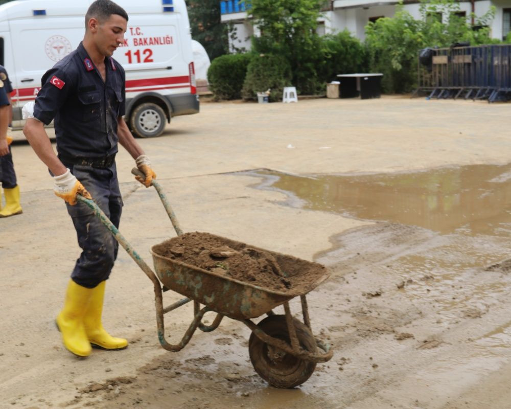 Artvin'de sel seferberliği! Afetin izlerini silmeye çalışıyorlar - Sayfa 7
