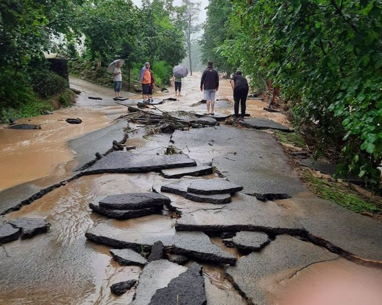 Doğu Karadeniz'de sel felaketinin bilançosu ağır oldu! Artvin'de selin izleri siliniyor - Sayfa 52