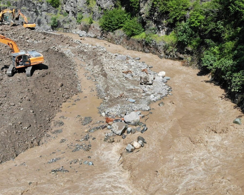 Doğu Karadeniz'de sel felaketinin bilançosu ağır oldu! Artvin'de selin izleri siliniyor - Sayfa 9