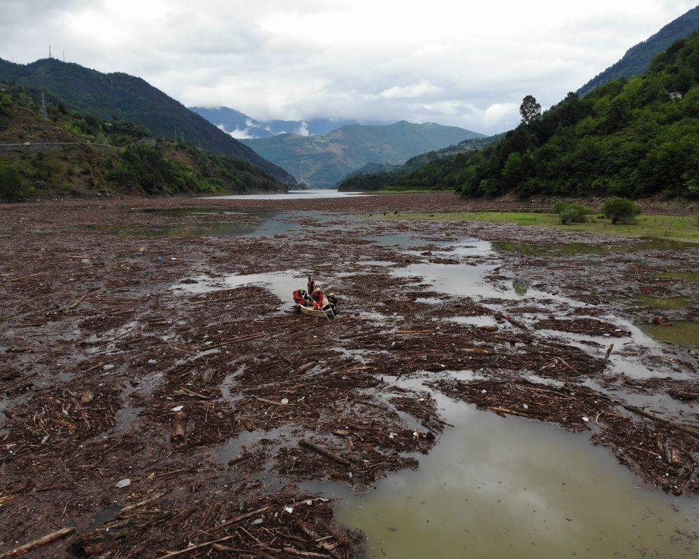 Doğu Karadeniz'de sel felaketinin bilançosu ağır oldu! Artvin'de selin izleri siliniyor - Sayfa 44