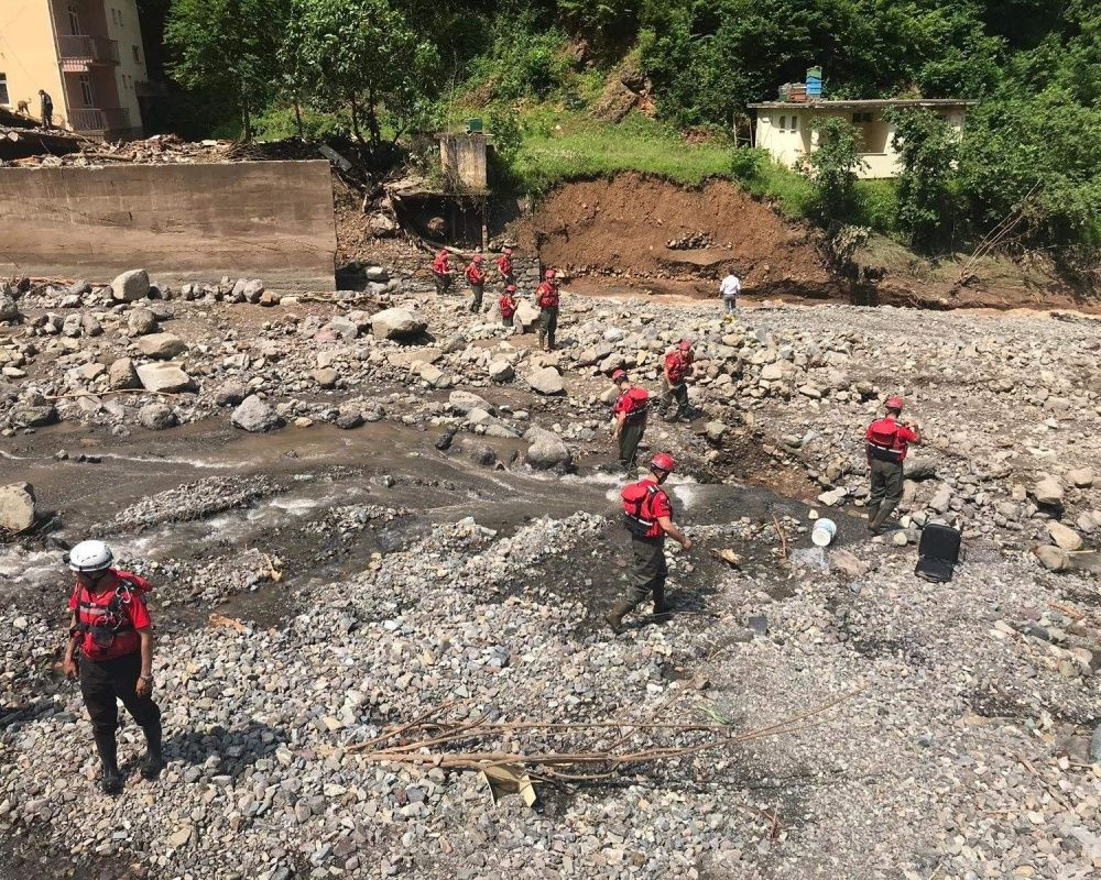 Doğu Karadeniz'de sel felaketinin bilançosu ağır oldu! Artvin'de selin izleri siliniyor - Sayfa 10