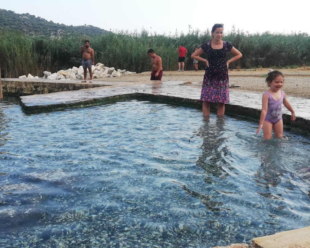 Ününü duyan şifa için Antalya'daki bu havuza koşuyor - Sayfa 16