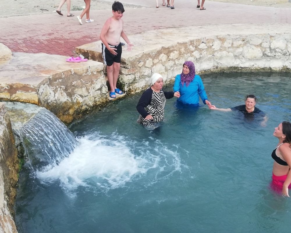 Ününü duyan şifa için Antalya'daki bu havuza koşuyor - Sayfa 11