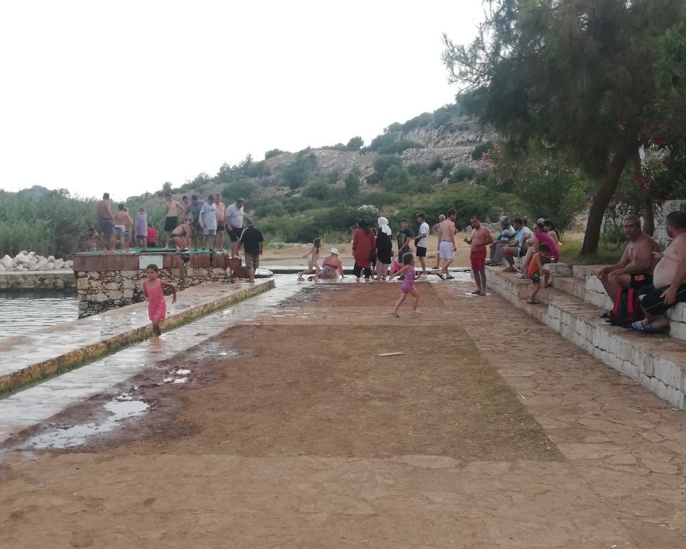 Ününü duyan şifa için Antalya'daki bu havuza koşuyor - Sayfa 12