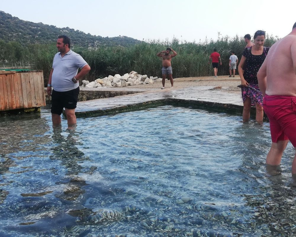Ününü duyan şifa için Antalya'daki bu havuza koşuyor - Sayfa 7