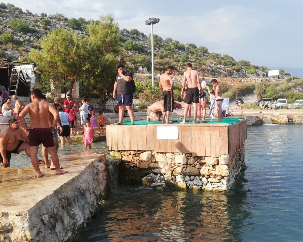 Ününü duyan şifa için Antalya'daki bu havuza koşuyor - Sayfa 18