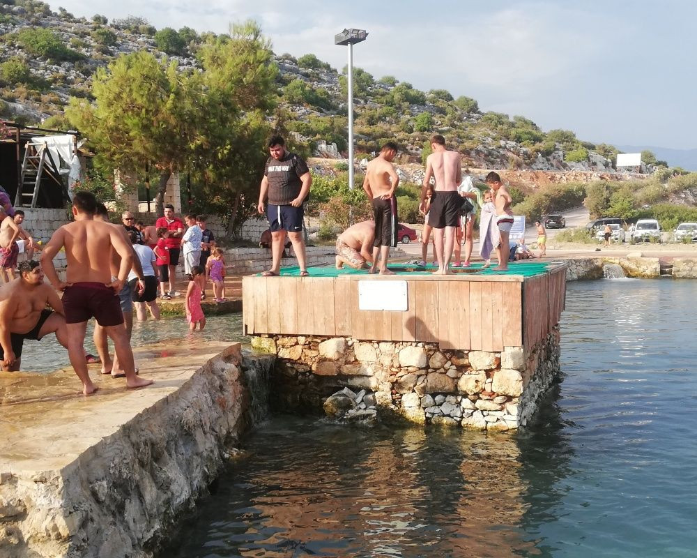 Ününü duyan şifa için Antalya'daki bu havuza koşuyor - Sayfa 13