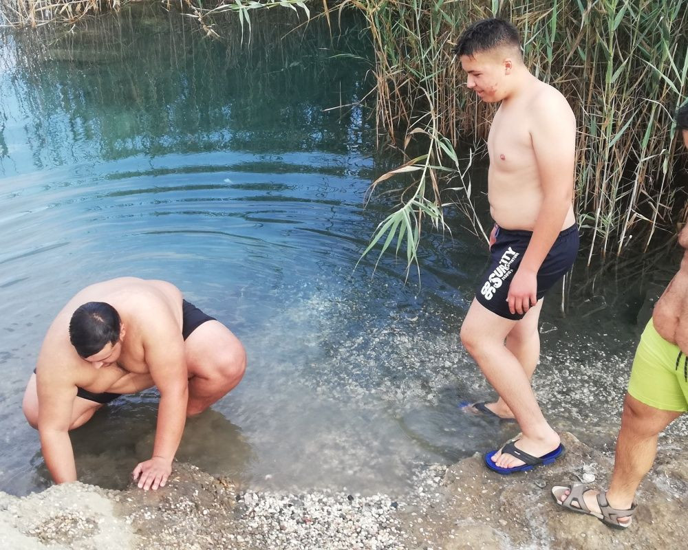 Ününü duyan şifa için Antalya'daki bu havuza koşuyor - Sayfa 14