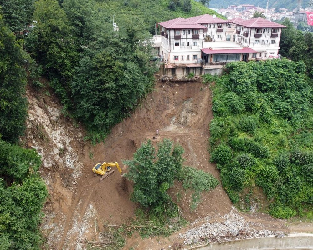 Doğu Karadeniz'de sel felaketinin bilançosu ağır oldu! Artvin'de selin izleri siliniyor - Sayfa 12