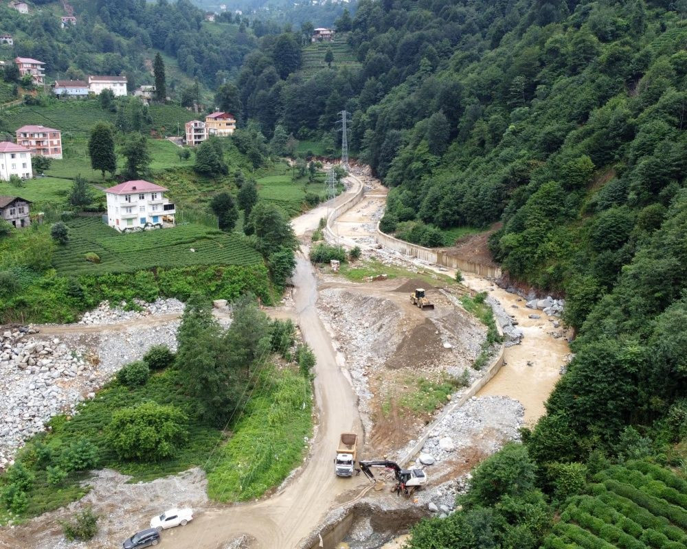 Doğu Karadeniz'de sel felaketinin bilançosu ağır oldu! Artvin'de selin izleri siliniyor - Sayfa 32