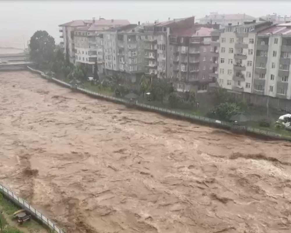 Doğu Karadeniz'de sel felaketinin bilançosu ağır oldu! Artvin'de selin izleri siliniyor - Sayfa 33