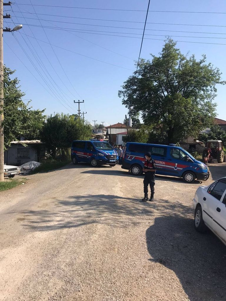 Tarla yolunda acı kaza! 4 yaşındaki kardeşini kepçeyle ezdi - Sayfa 8