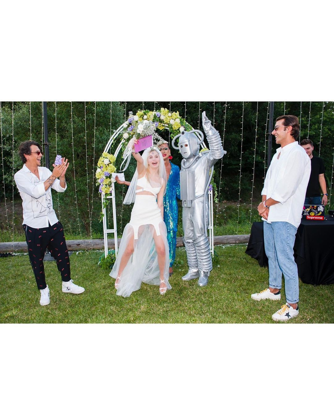 Aleyna Tilki kır düğünü ile tanıttığı 'Sır' şarkısının klibini yangınlar sebebiyle erteledi - Sayfa 7