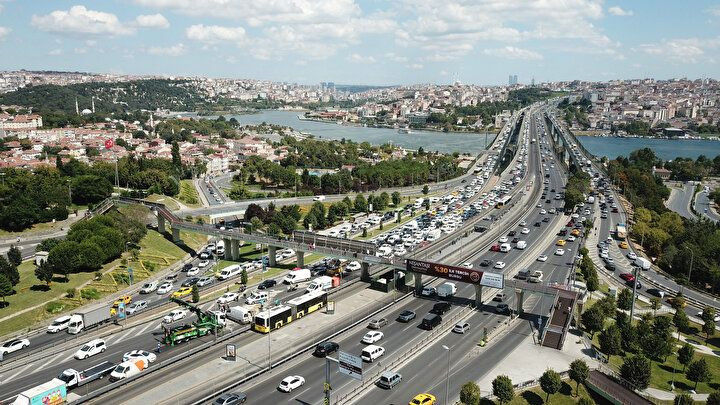 İstanbul'da trafiği kilitleyen olay: Otomobili bırakıp kaçtılar! - Sayfa 7