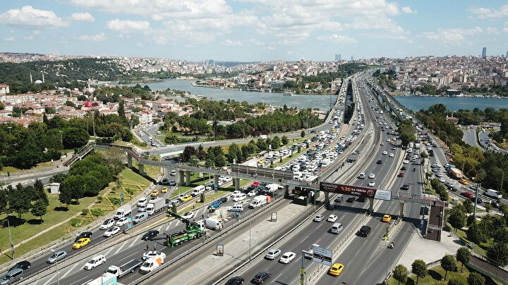 İstanbul'da trafiği kilitleyen olay: Otomobili bırakıp kaçtılar! - Sayfa 8