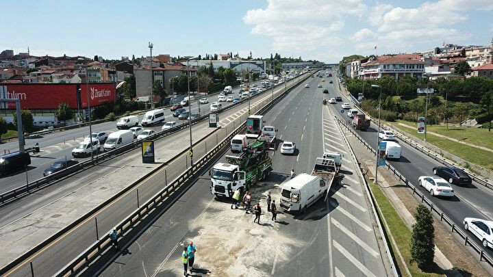 İstanbul'da trafiği kilitleyen olay: Otomobili bırakıp kaçtılar! - Sayfa 10