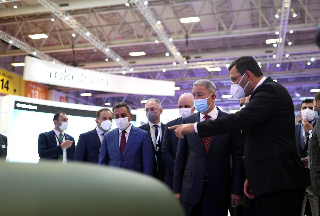 Bakan Akar, IDEF'21 Fuarı’nda yeni savunma teknolojisini inceledi - Sayfa 10
