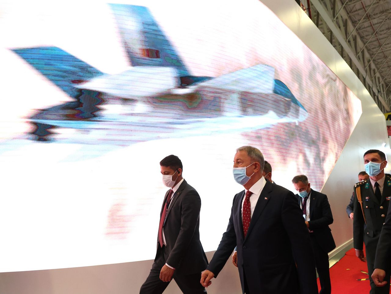 Bakan Akar, IDEF'21 Fuarı’nda yeni savunma teknolojisini inceledi - Sayfa 6
