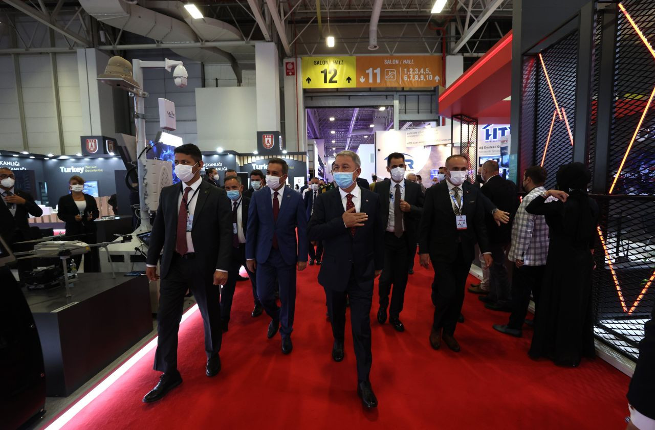 Bakan Akar, IDEF'21 Fuarı’nda yeni savunma teknolojisini inceledi - Sayfa 8