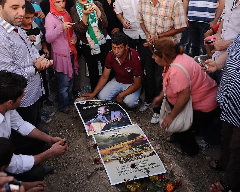 Halk ozanı Neşet Ertaş'ın hayatının film yapılmasına tepkiler büyüyor! Ailesi harekete geçti - Sayfa 8