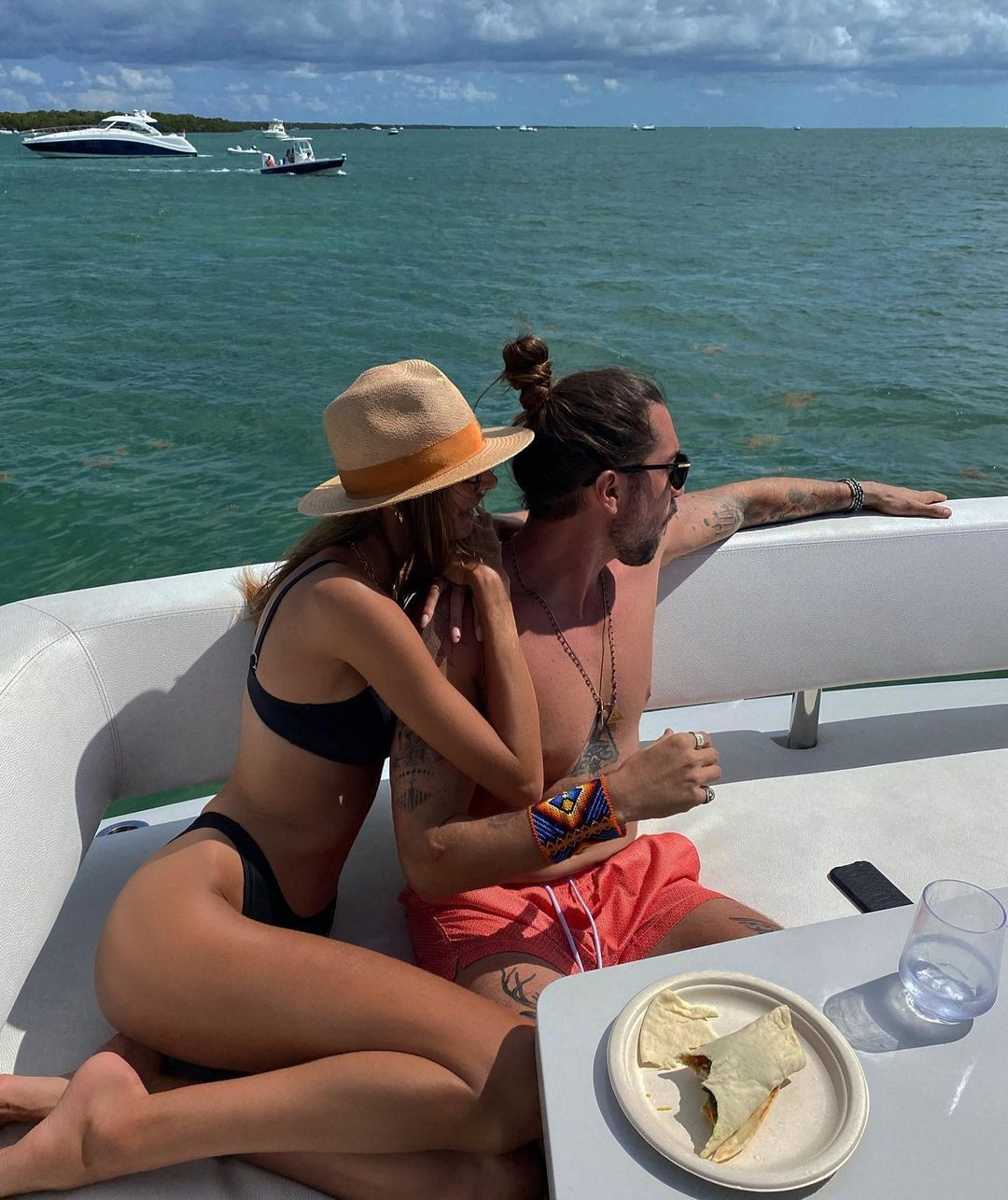 Yiğit Marcus Aral ile Şevval Şahin aşkı tam gaz devam! Kerem Kamışlı ucuz kurtulmuş… - Sayfa 14