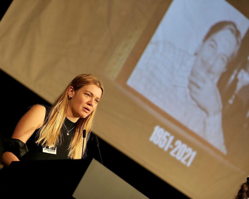 Büyük saygısızlık! Ferhan Şensoy'un cenaze törenindeki çirkin saldırıda flaş gelişme! Kendilerini böyle savundular... - Sayfa 8