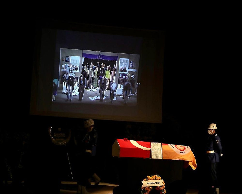 Büyük saygısızlık! Ferhan Şensoy'un cenaze törenindeki çirkin saldırıda flaş gelişme! Kendilerini böyle savundular... - Sayfa 25